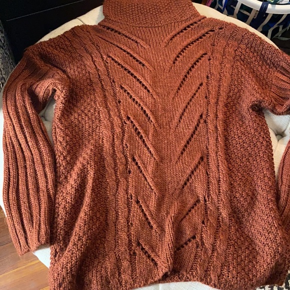 Charlotte Russe turtleneck sweater - Picture 2 of 5